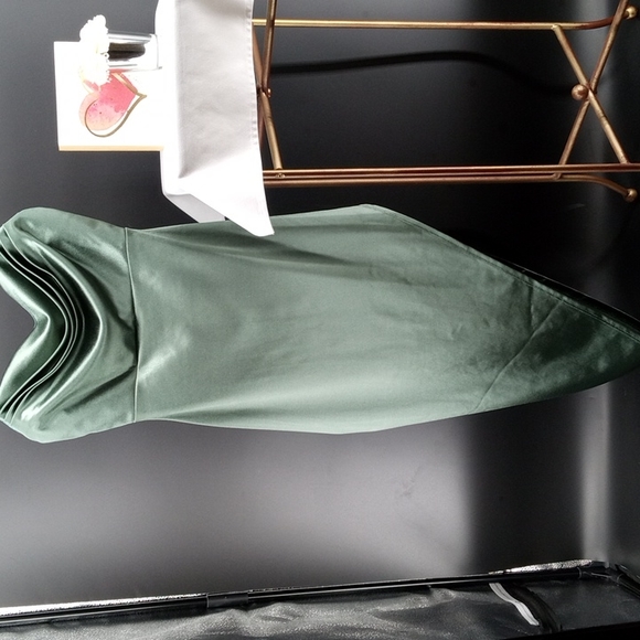 BEAUTIFUL GREEN WINDSOR DRAPE NECK ASSYMETRICAL DRESS SIZE S - Picture 4 of 7